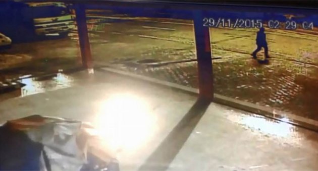 Deprem anı güvenlik kameralarına yansıdı