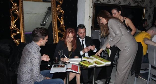 DERGİ GECESİNE ÜNLÜ İSİMLER AKIN ETTİ