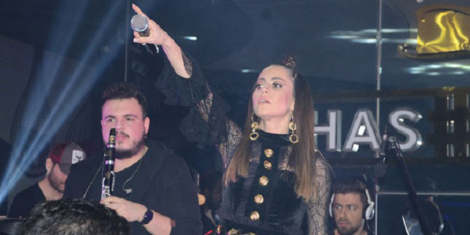 Derya Uluğ, İzmir'de sahne aldı