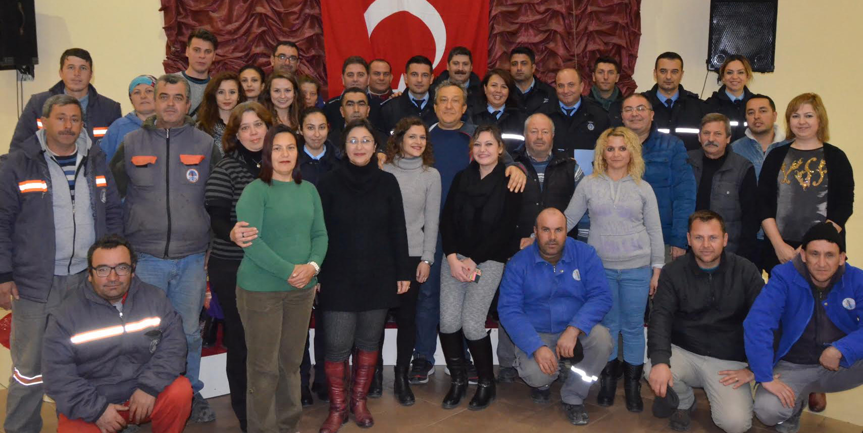 Dikili Belediyesi yeni yılı tek yürek kutladı