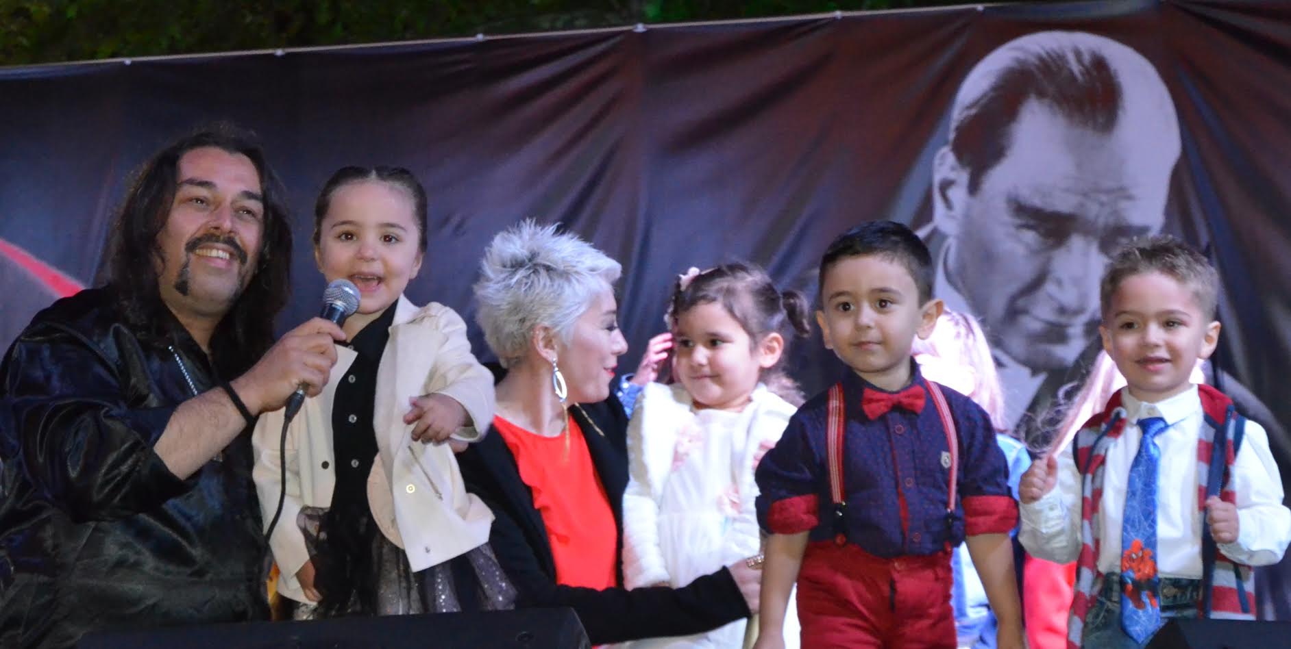 Dikili’de 23 Nisan coşkusu doruklara çıktı