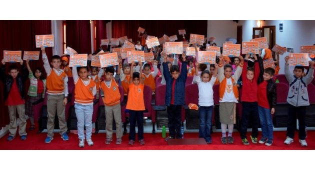 Dikili’de çocuklara rengarenk bir gün