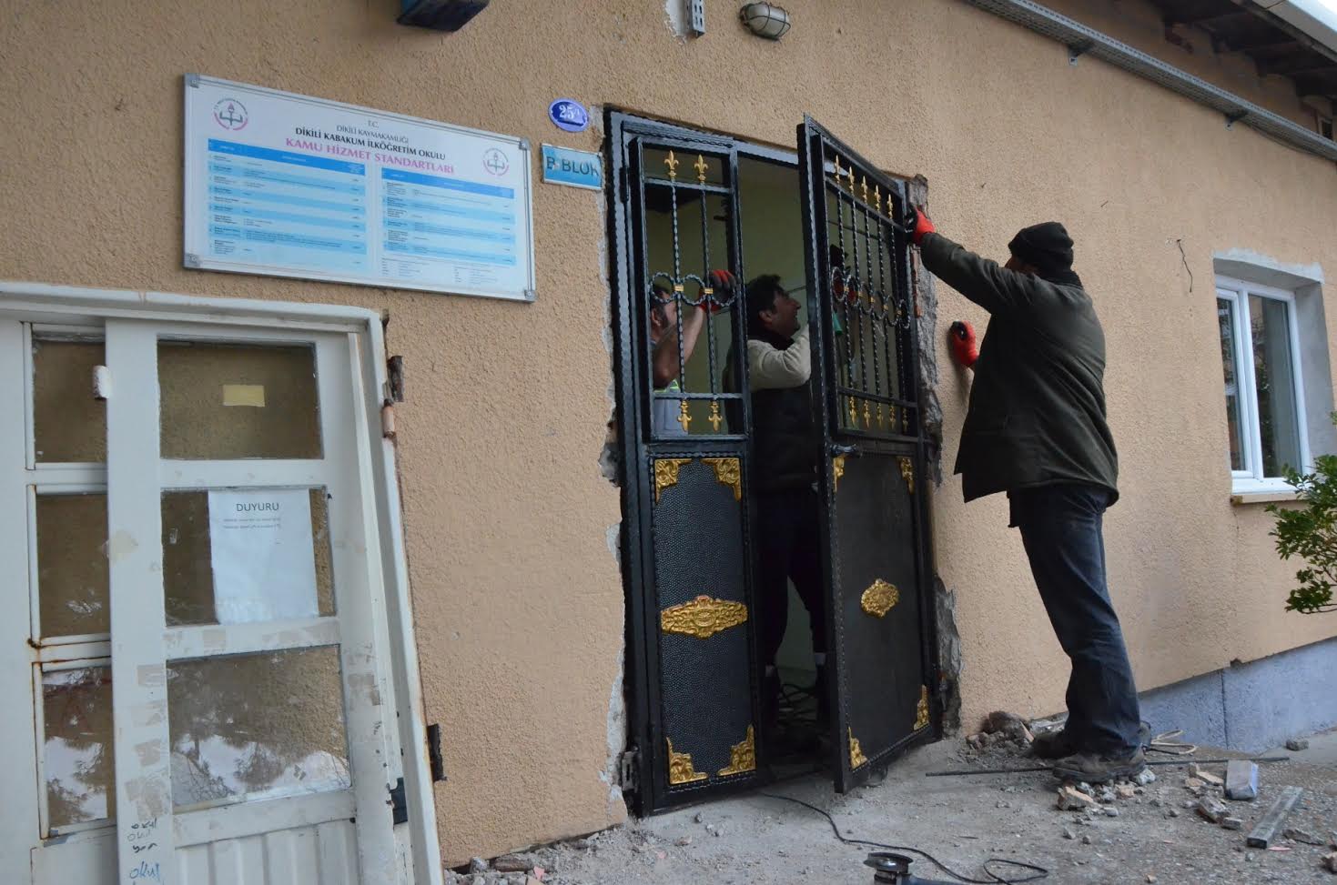 Dikili’de okullar daha güvenli hale getiriliyor