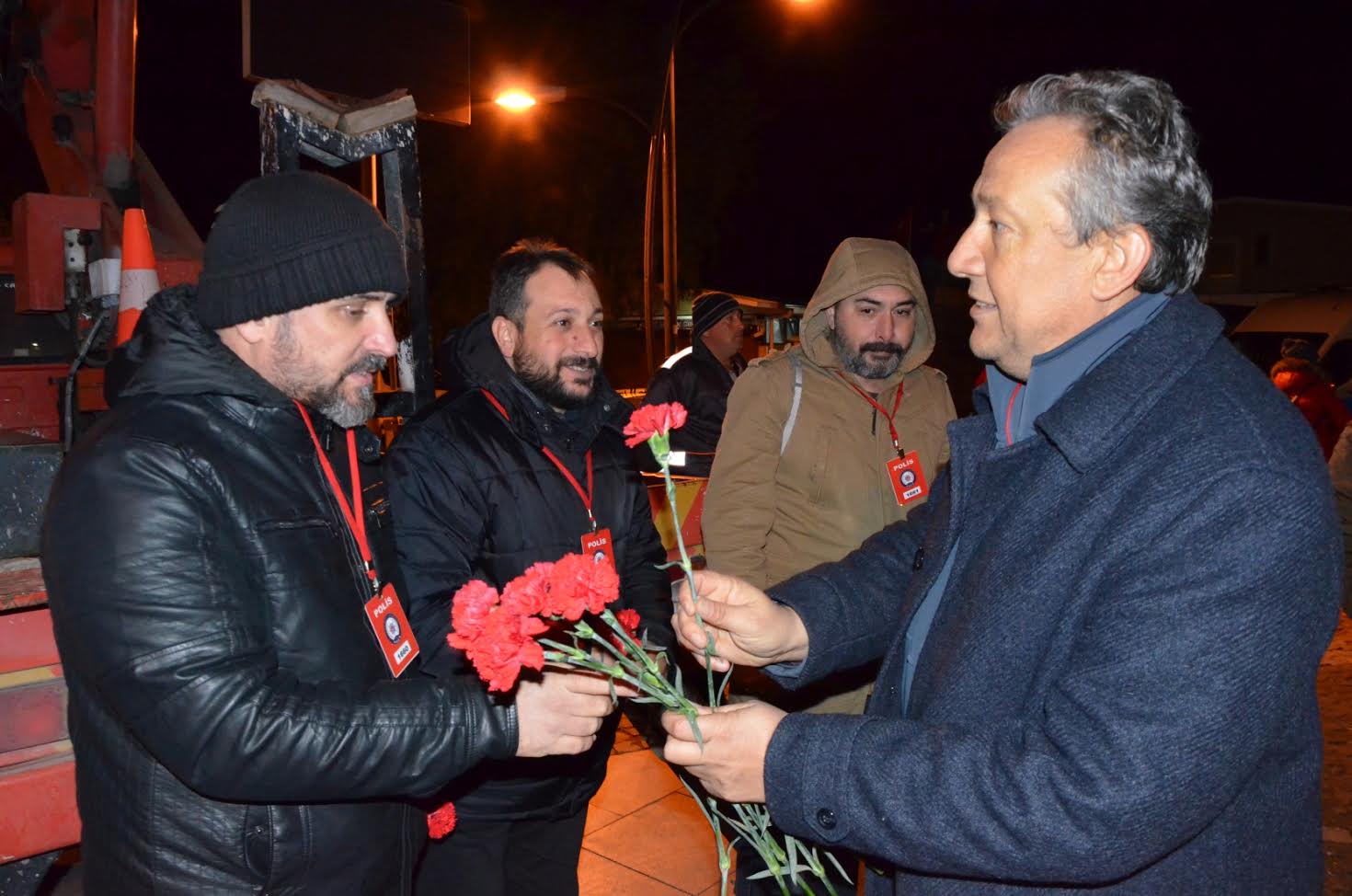 Dikili teröre karşı tek yürek oldu