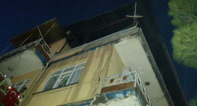 Dinar'da çatı katı yangını korkuttu