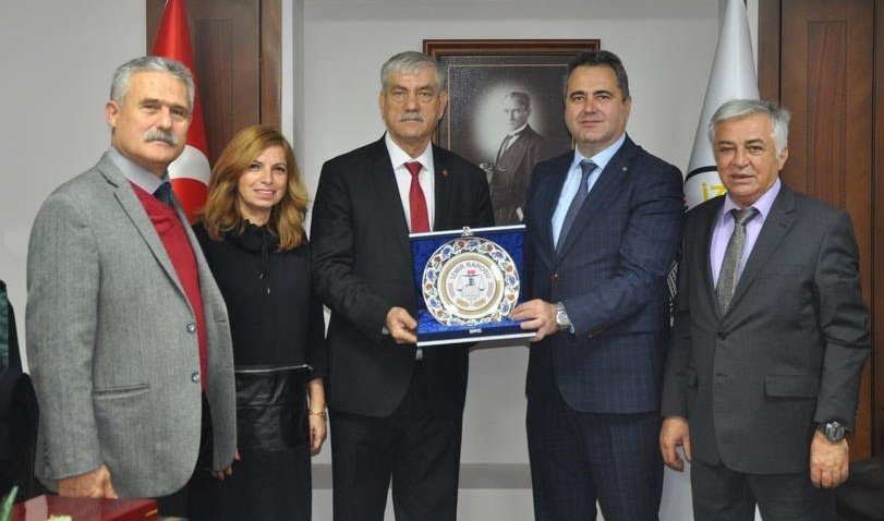 DİSK GENEL BAŞKANI İZMİR BAROSU’NU ZİYARET ETTİ