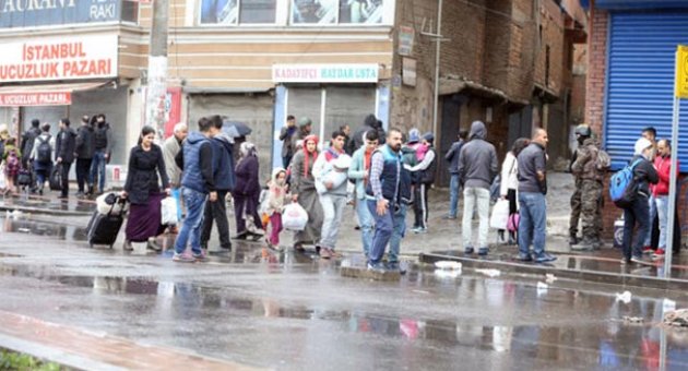 Diyarbakır Bağlar'da halk göç etmeye başladı
