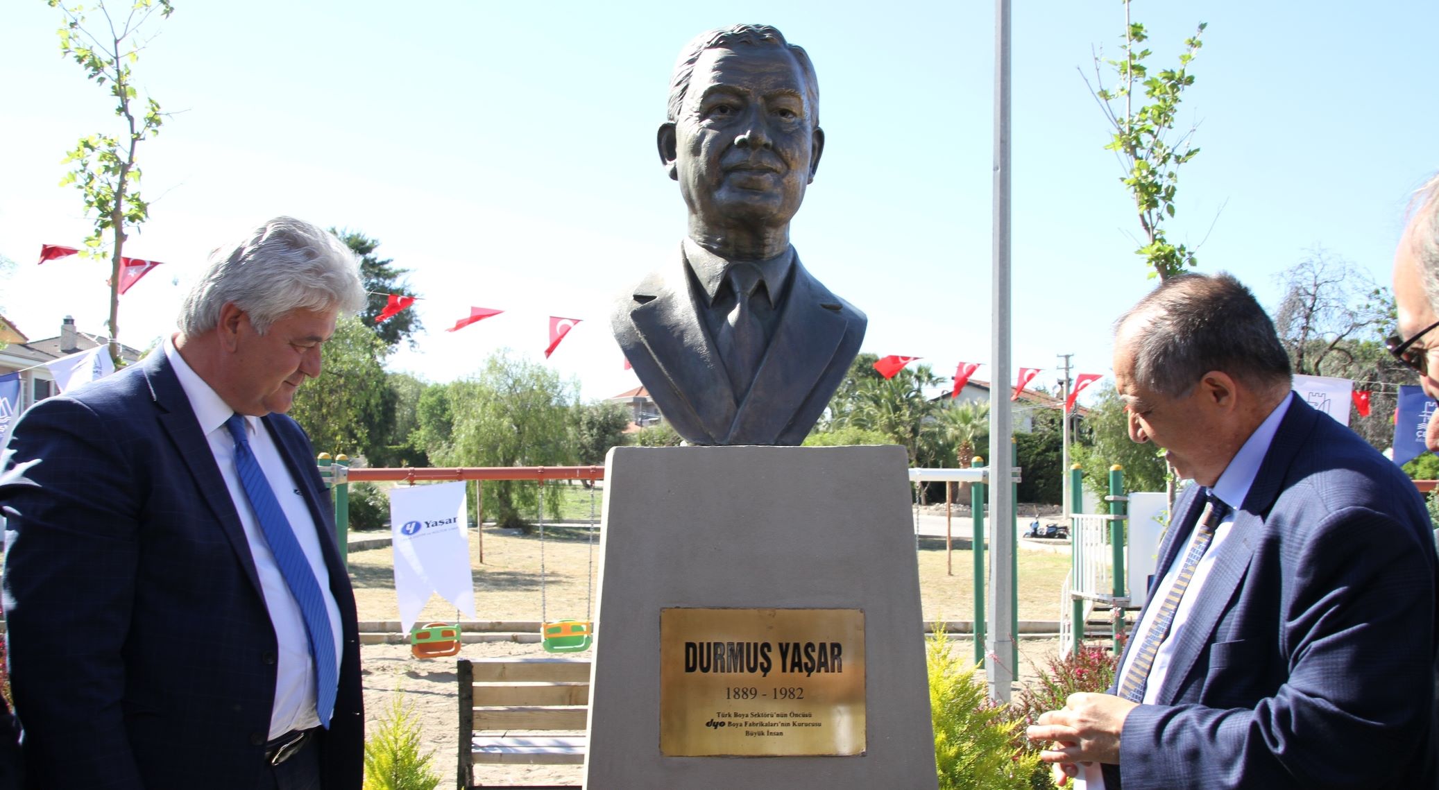 Durmuş Yaşar Büstü açıldı