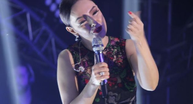 Ebru Gündeş Batum’u Salladı