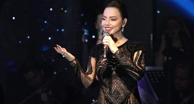 ‘Ebru’li gecelere tam gaz devam