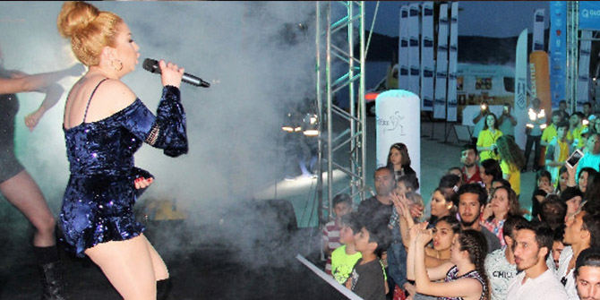 Ece Seçkin'in Konserine Sadece 100 Kişi Katıldı