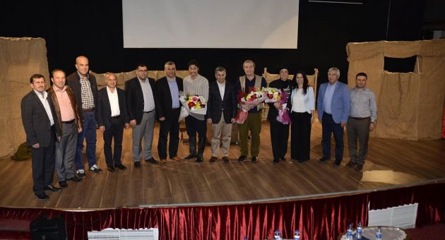 Eğitim-Bir-Sen'liler tiyatroda buluştu