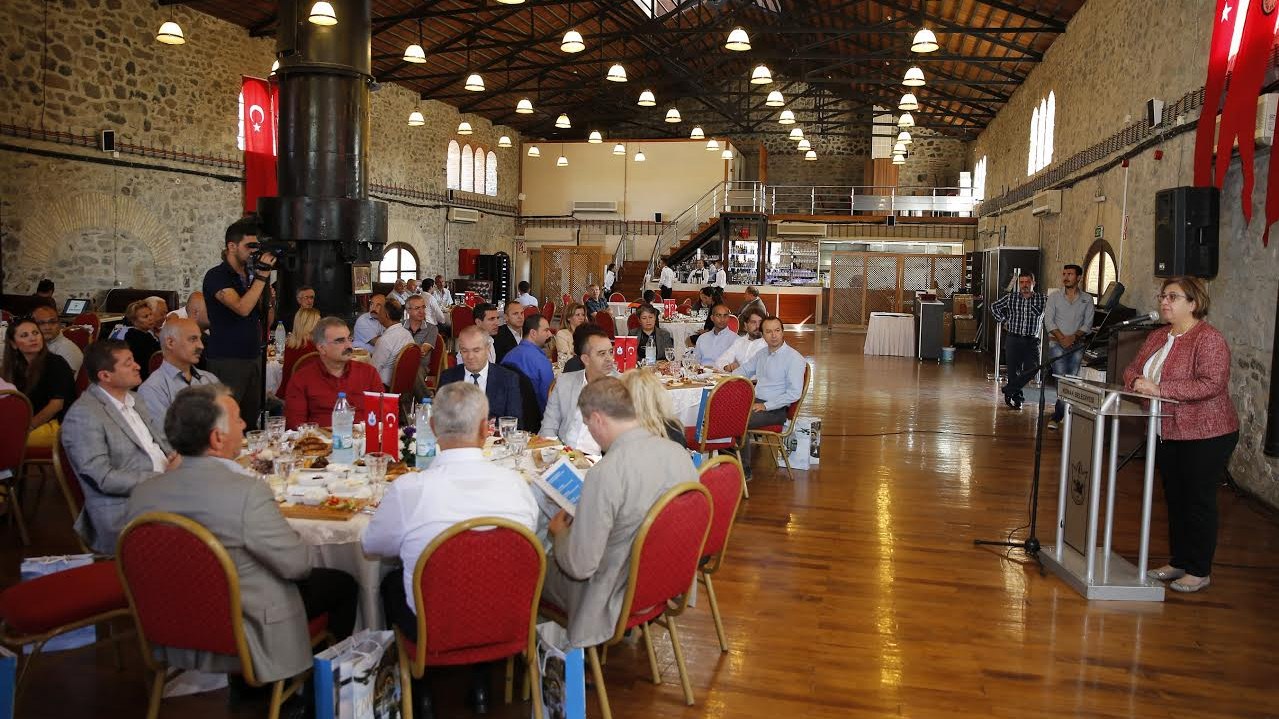 Eğitime Konak'tan Hijyen Desteği