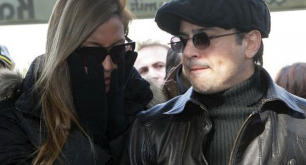 Emre Altuğ&#039;dan annesine son görev