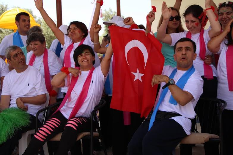 ENGELLİLER BAHAR ŞENLİĞİNDE GÖNÜLLERİNCE EĞLENDİ