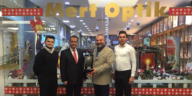 En iyi vitrin ödülü Mert Optik&#039;e