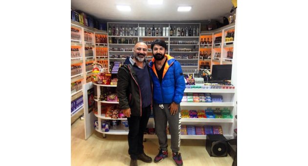 ERDAL BAKKAL&#039;I OYNAYAN CENGİZ BOZKURT,ERDAL BAKKAL&#039;I ZİYARET ETTİ