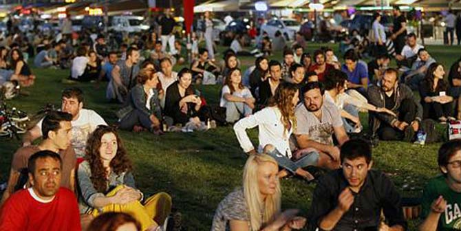 Erdal İzgi yazdı: ANTALYA’NIN YASAĞI İZMİR’E GELİR Mİ?