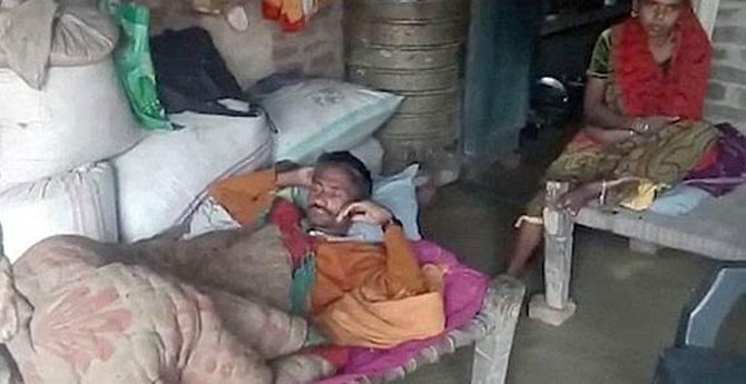 Eşiyle Sevişemeyince Penisini Kesti