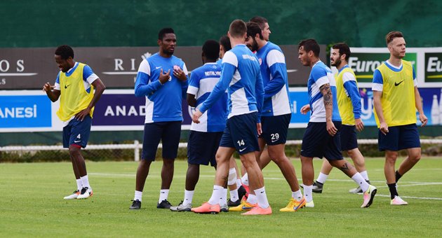 Eto’o’dan takım arkadaşlarına uyarı