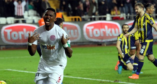 Eto’o galibiyeti Morais’e armağan etti