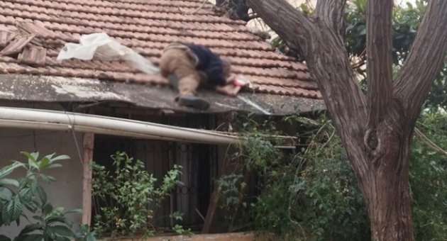 Evinin çatısında kalp krizi geçirerek öldü