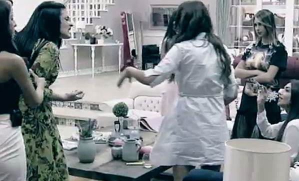 Evlilik Programında Gelin Adayları Birbirine Girdi