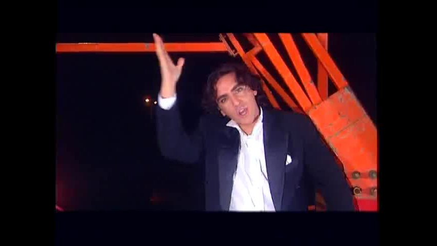 Faruk K Şarkılarıyla Mango Bar Gecelerini Coşturuyor