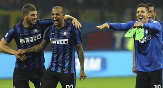 Felipe Melo çıldırdı! Önce penaltı, sonra tekme ve kırmızı kart!