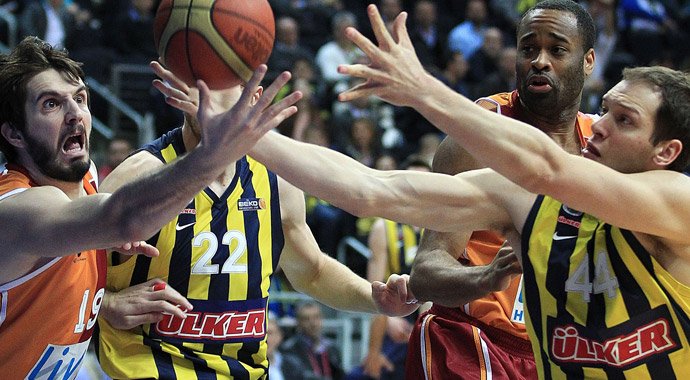 Fenerbahçe Galatasaray Odeabank&#039;ı 7 Puan Farkla Yendi