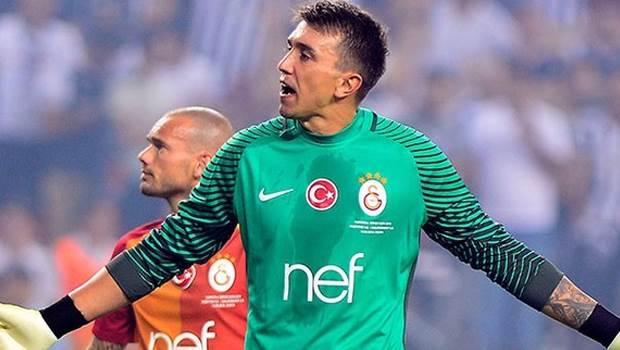 Fenerbahçe Taraftarından Muslera'ya Küfür!