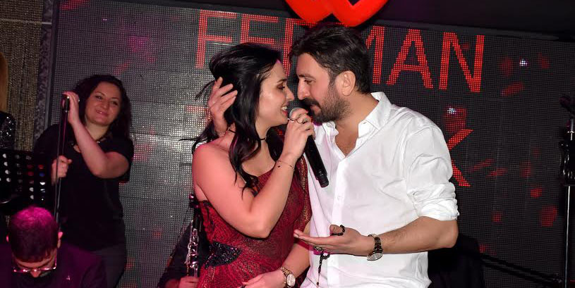 Ferman Toprak  eşiyle olan aşkını sahnede tazeledi