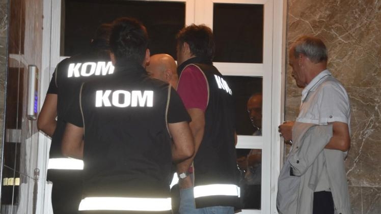 FETÖ'nün Esnaflarına Operasyon: 23 Gözaltı