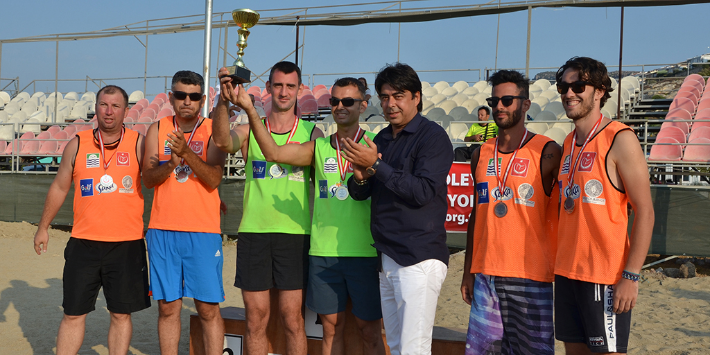 Filenin şampiyonları Foça'da kürsüde