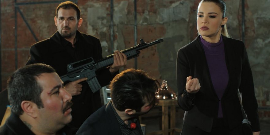 FİLM BOYUNCA AÇ KALDIM