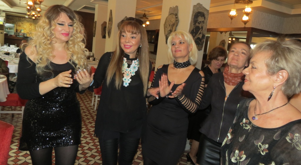 FİLMSAN VAKFI'NIN KADINLAR MATİNESİNDE SANATÇILAR  EĞLENDİ