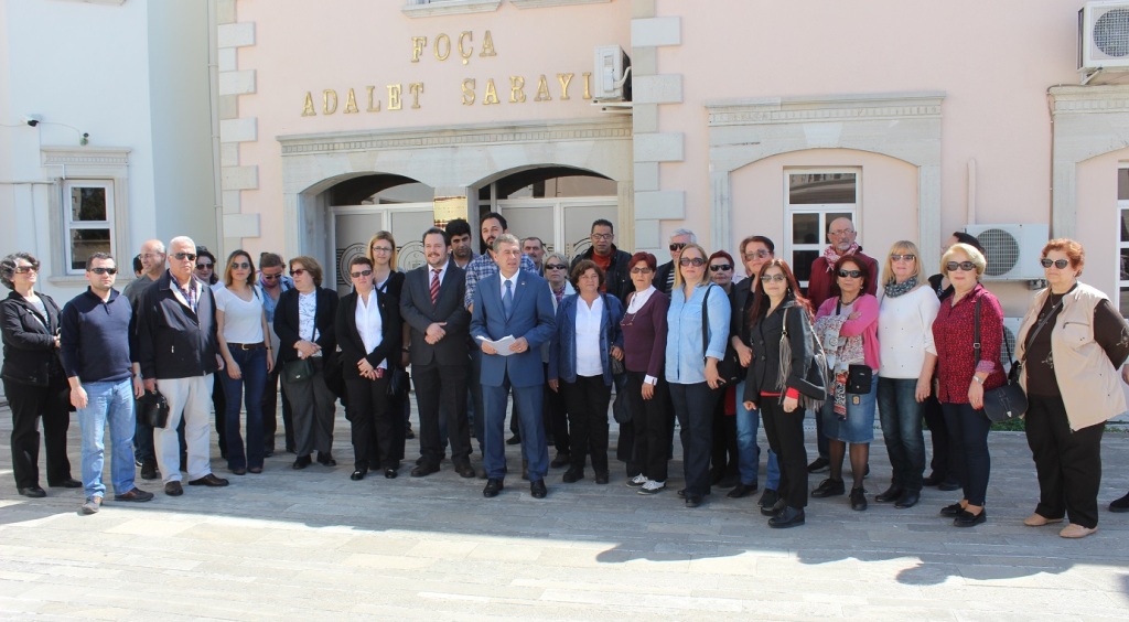 Foça CHP'den Cumhurbaşkanı ve Başbakana Suç Duyurusu