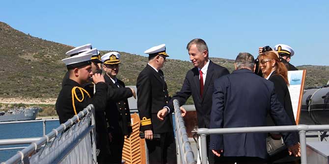 Foça’da Askeri Gemiler Şehitleri Seyirde Andı 