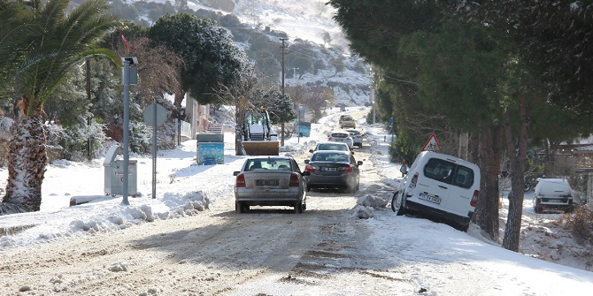 Foça'da Kar Ulaşımı aksattı