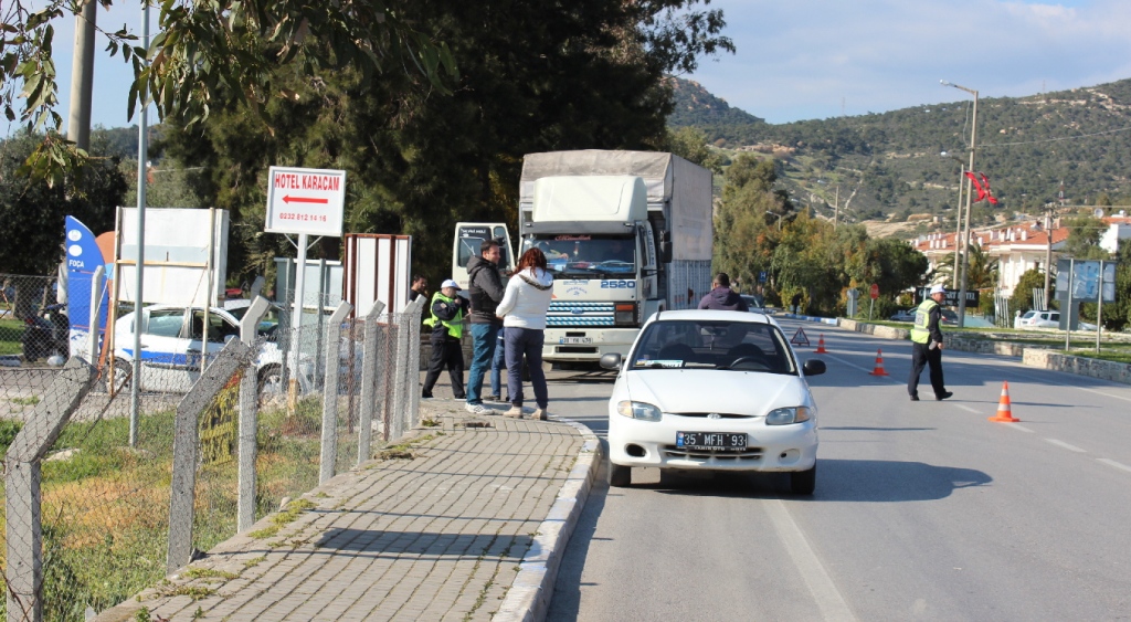 FOÇA’DA KASKSIZ MOTORLARA GEÇİT YOK