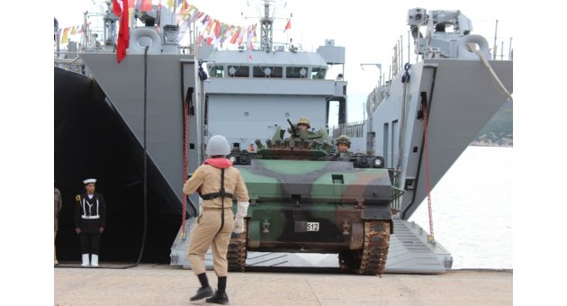 FOÇA DENİZ ÜS KOMUTANLIĞI YURTTAŞLARIN ZİYARETİNE AÇILDI