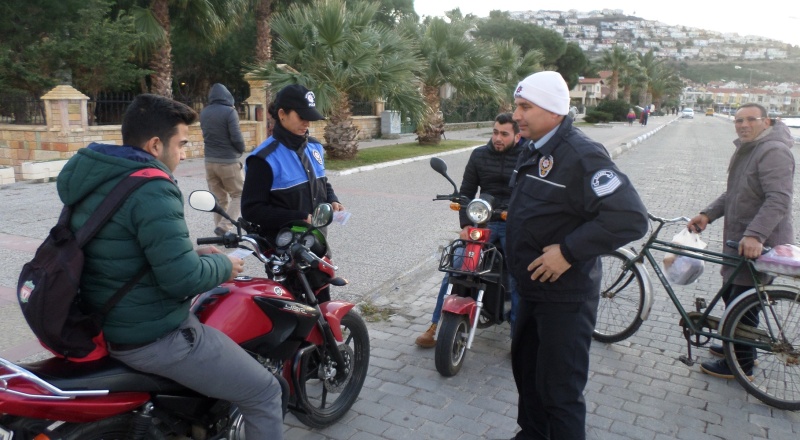Foça Emniyeti Motosikletli Sürücüleri Uyardı