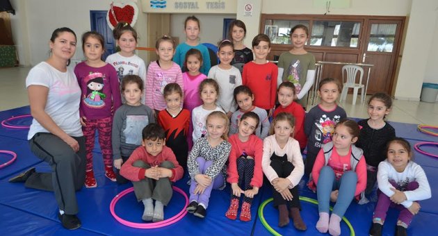 FOÇALI KÜÇÜKLER, CİMNASTİK ÖĞRENİYOR