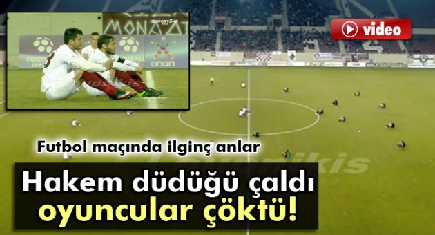 Futbolcular maçta mülteciler için oturma eylemi yaptı