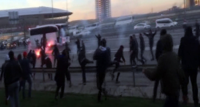 Galatasaray-Karşıyaka maçı öncesi olay çıktı