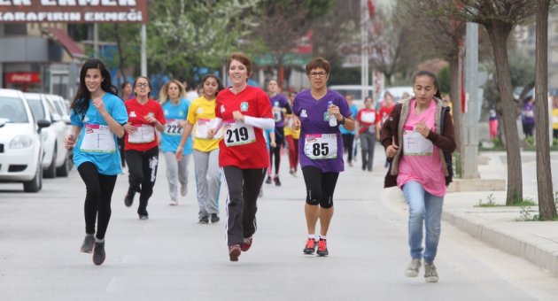 Gaziemir’de ‘Renkli kadınlar koşusu’