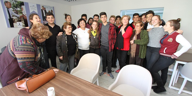 Gaziemirli gençlerden Ata Evi'ne sürpriz ziyaret