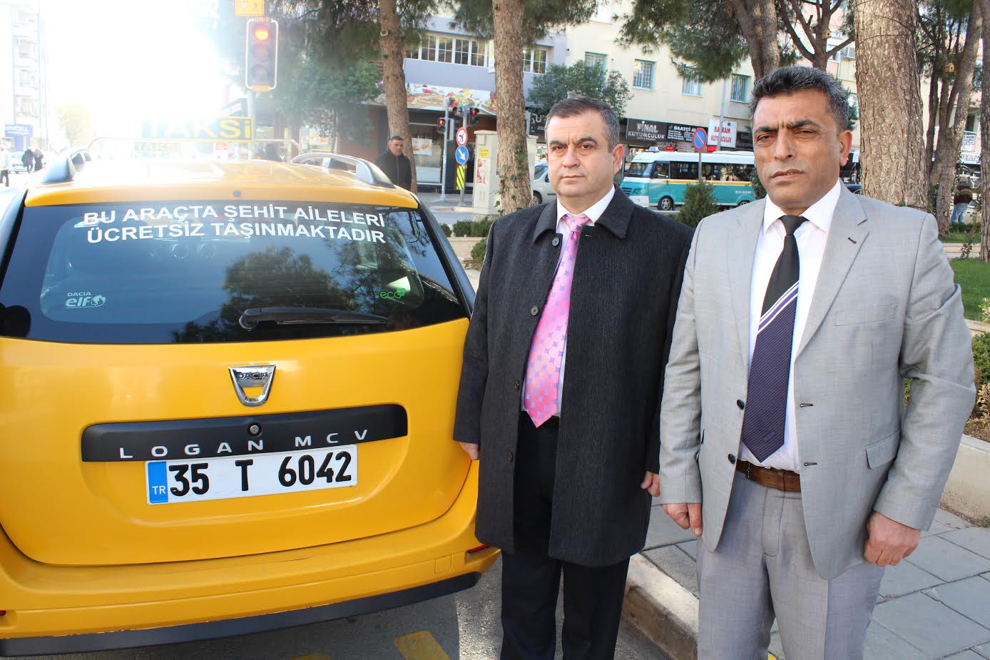 Gaziemirli taksiciler şehit ailelerini ücretsiz taşıyacak…