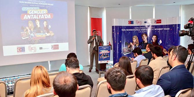 Gençler, Yazılı Basının Geleceğini Konuştu