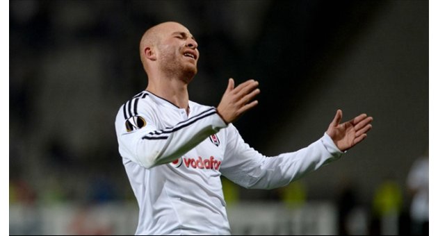 Gökhan Töre derbide sahada